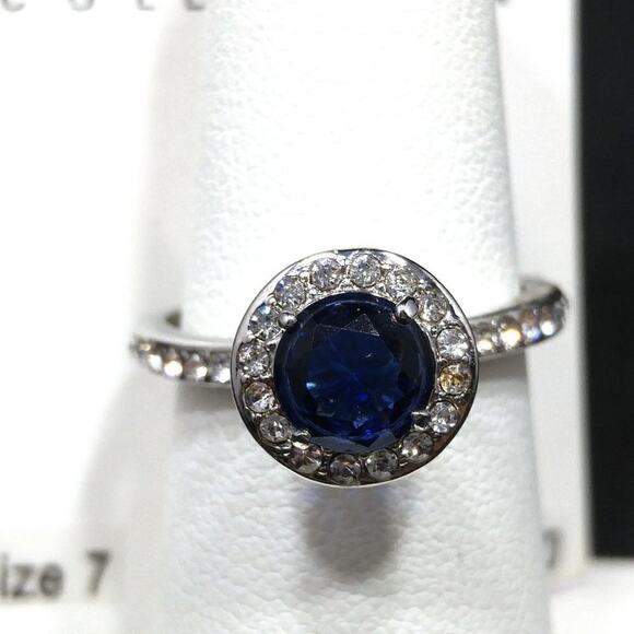 Tara Vanessa Blue Crystal Ring, Size 7, Blue Rhinestone, NWT - Picture 6 of 6